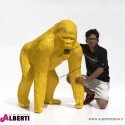 Gorilla giallo in vetro resina 80x110xH130 cm