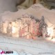 Divano con villaggio natalizio animato bianco H 17cm